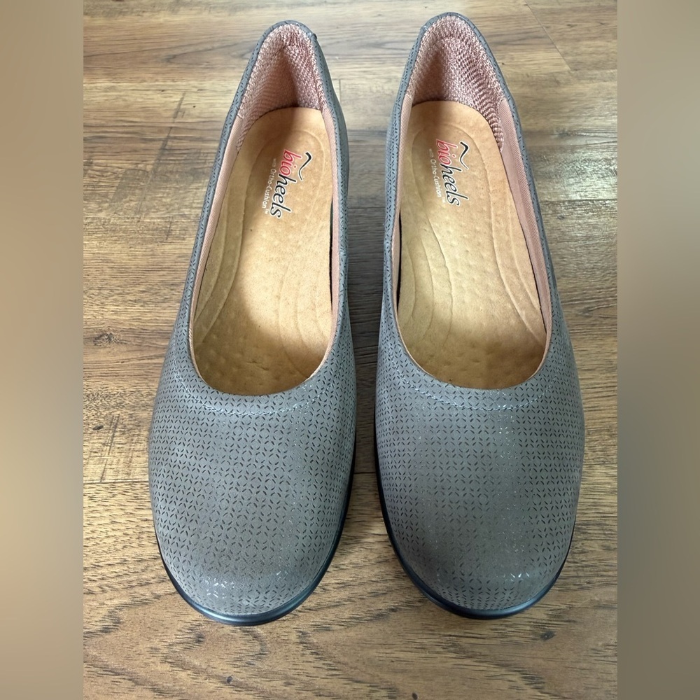 BIO HEELS Comfortable With Ortho-Cushion Women's Taupe Flats zs. 9 B